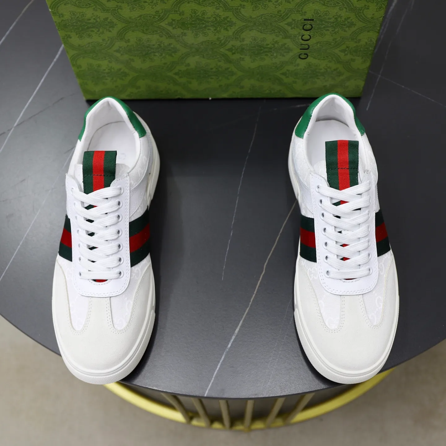 Ex-factory price: 440💰🙅‍♂️🙅‍♂️🙅‍♂️ Brand: GUCCI Standard code: 38-44 (45 customized) Grade: Same as the official website Material: Original material splicing Comfortable and breathable lining Lightweight and wear-resistant sports outsole Style category: Men's fashionable casual shoes Running sneakers Distinguished luxury brand elements Top luxury Color: actual picture color